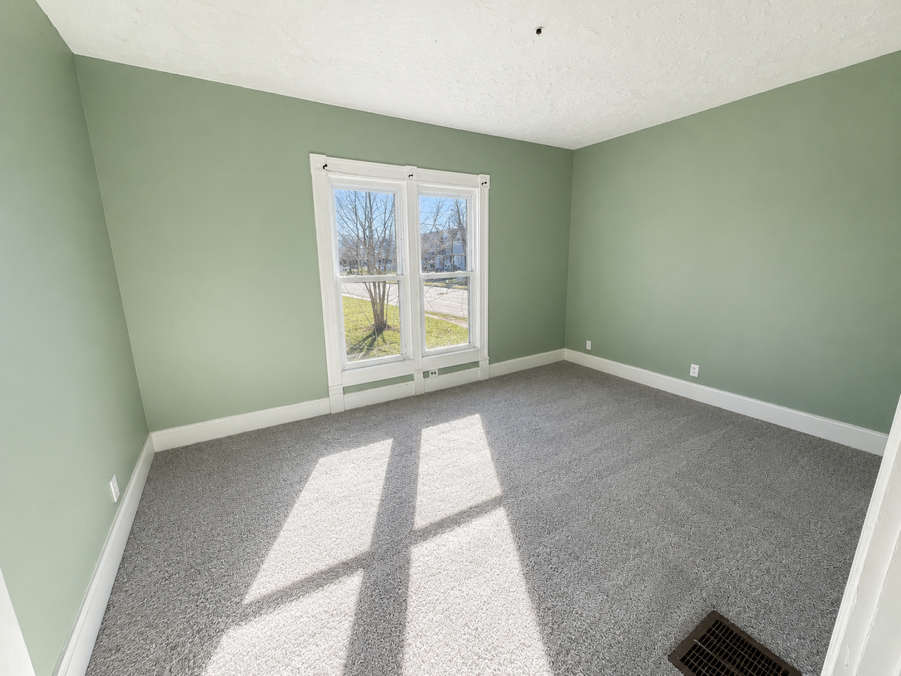 202 N Brookfield St - Photo 5 of 8