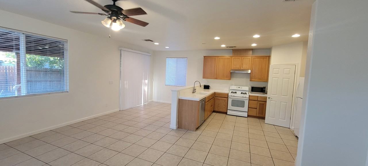4641 Beckman Way - Photo 4 of 9