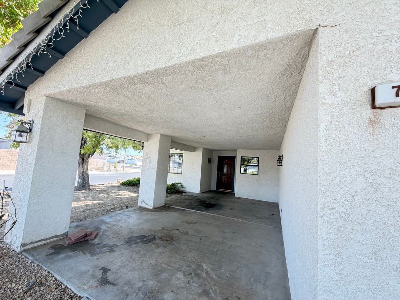 742 N Inyo St - Photo 3 of 22