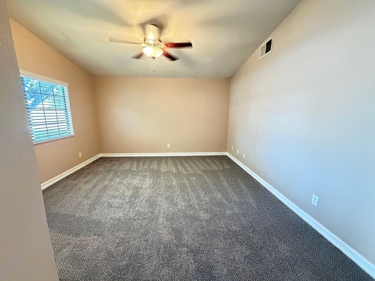742 N Inyo St - Photo 5 of 22