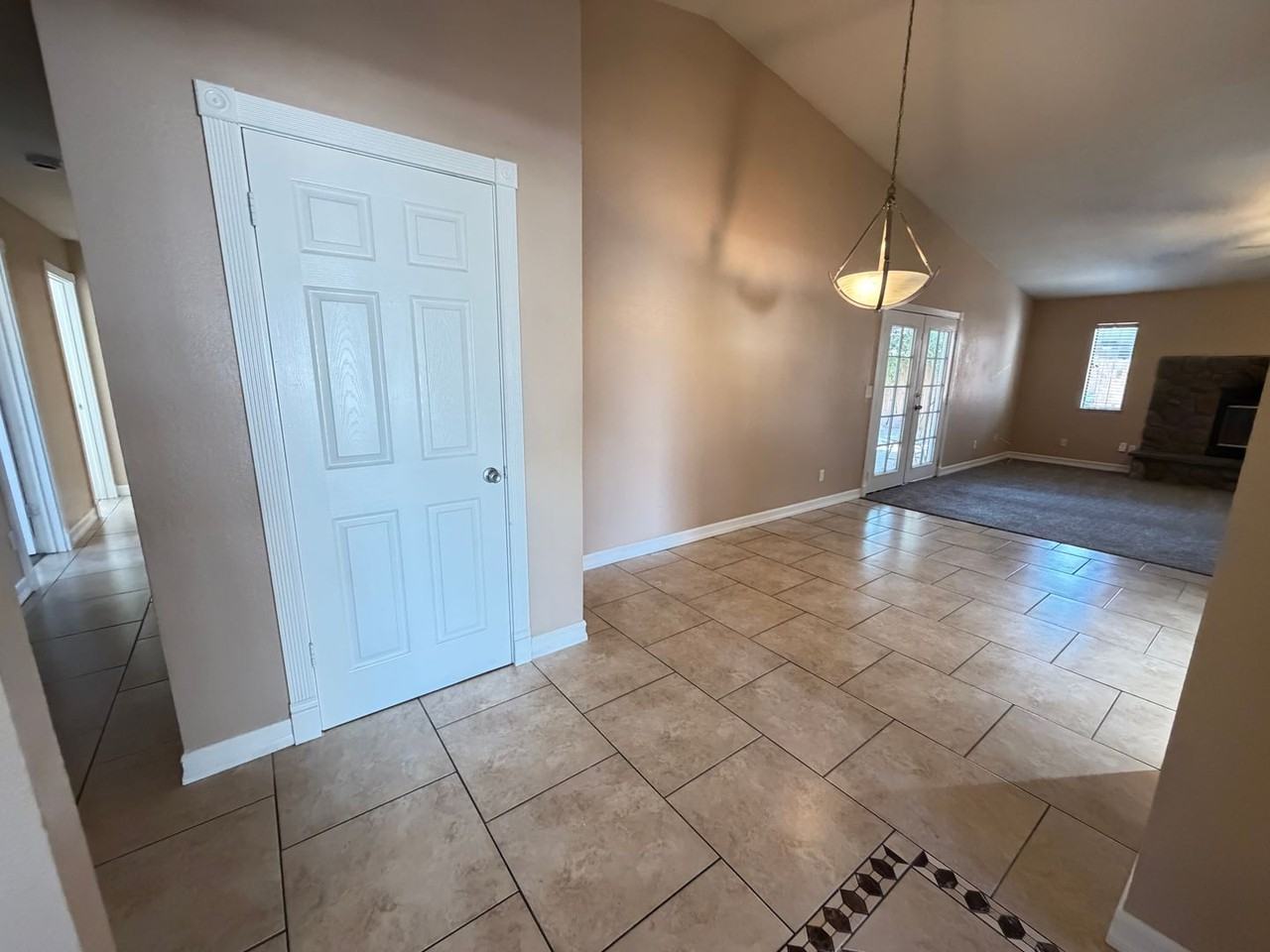 742 N Inyo St - Photo 6 of 22