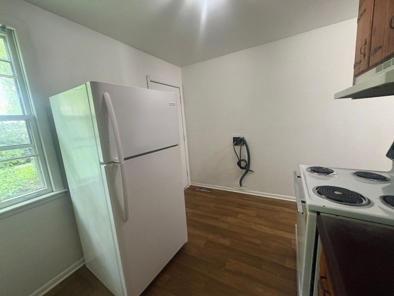 1018 Curdwood Blvd - Photo 2 of 12