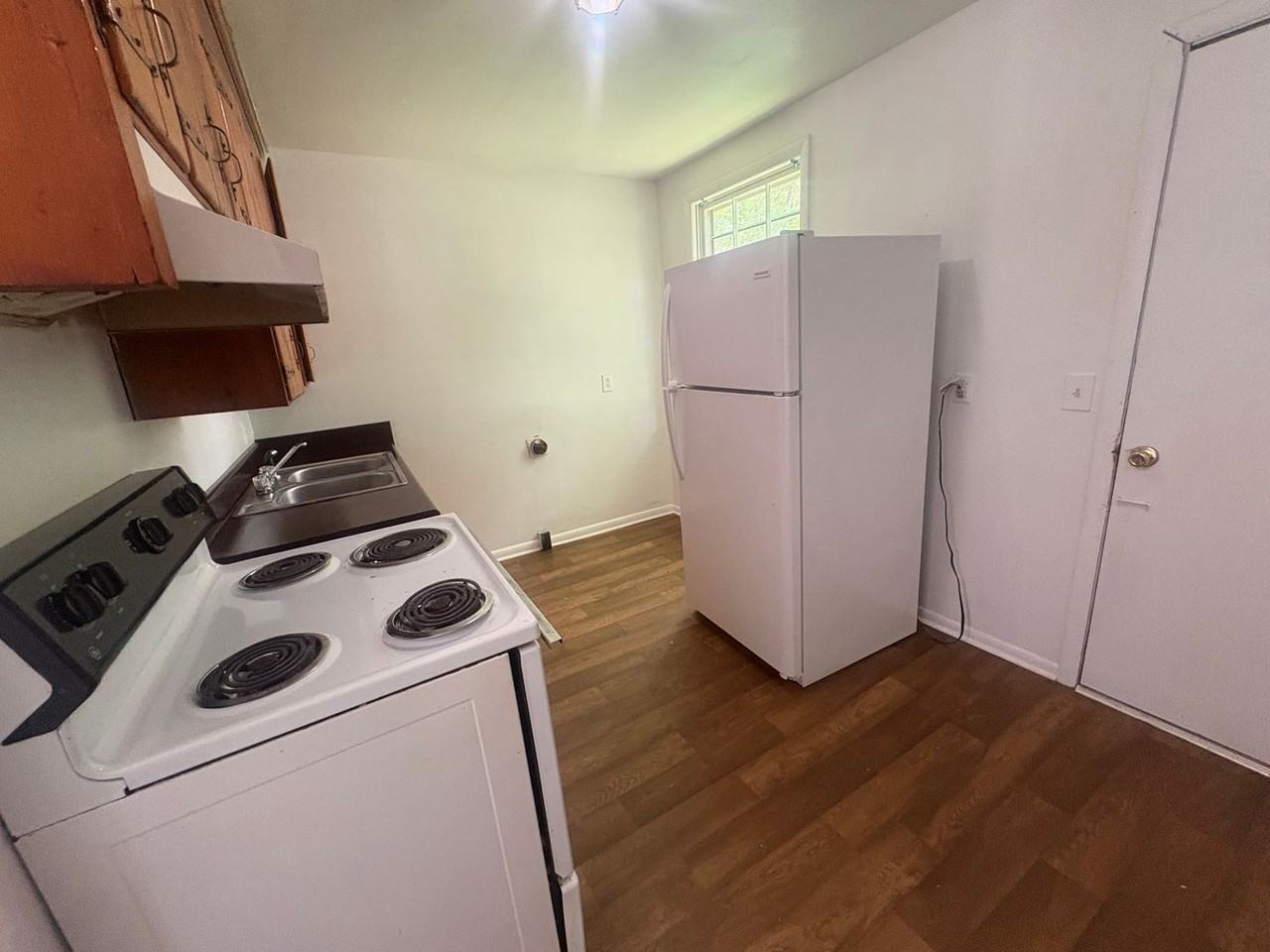 1018 Curdwood Blvd - Photo 4 of 12