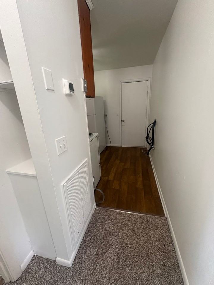 1018 Curdwood Blvd - Photo 5 of 12