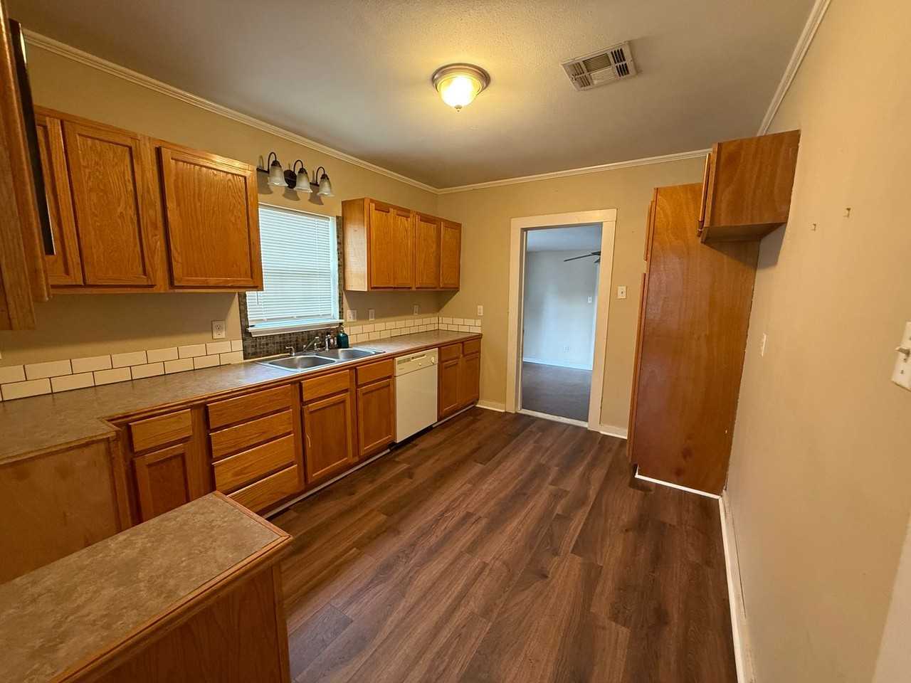 1106 W Congress St - Photo 3 of 9