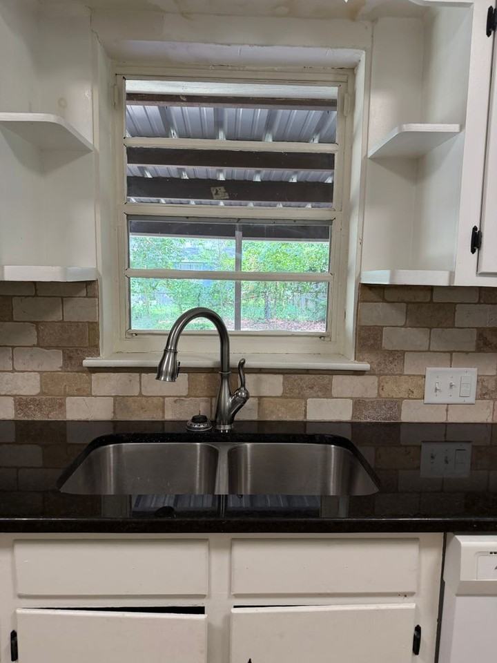 1835 Hill Hedge Dr - Photo 5 of 11