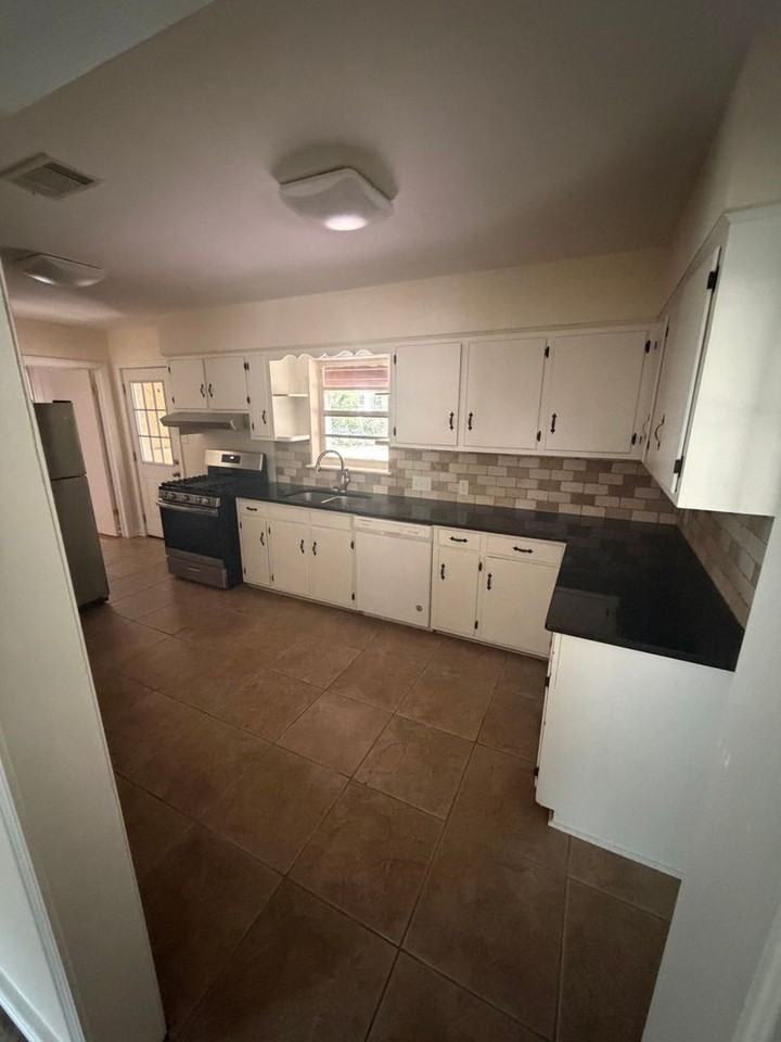 1835 Hill Hedge Dr - Photo 6 of 11