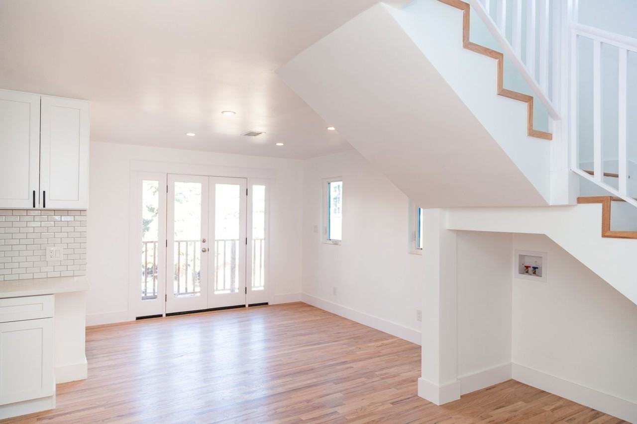 2227 Effie St - Photo 4 of 21