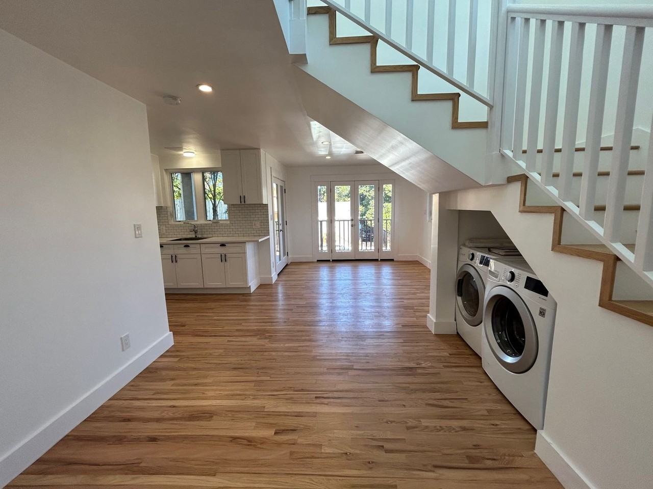 2227 Effie St - Photo 5 of 21
