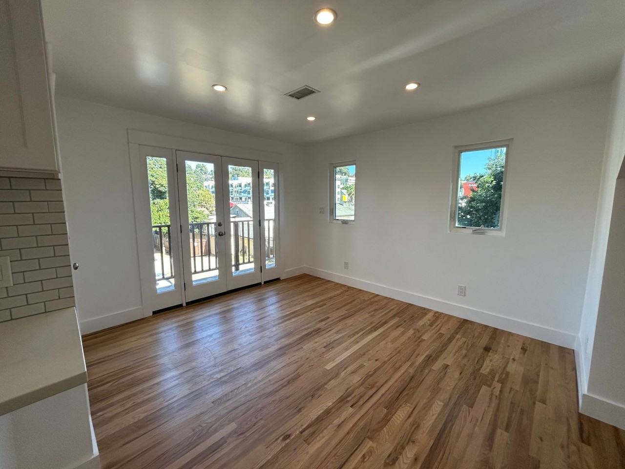 2227 Effie St - Photo 6 of 21