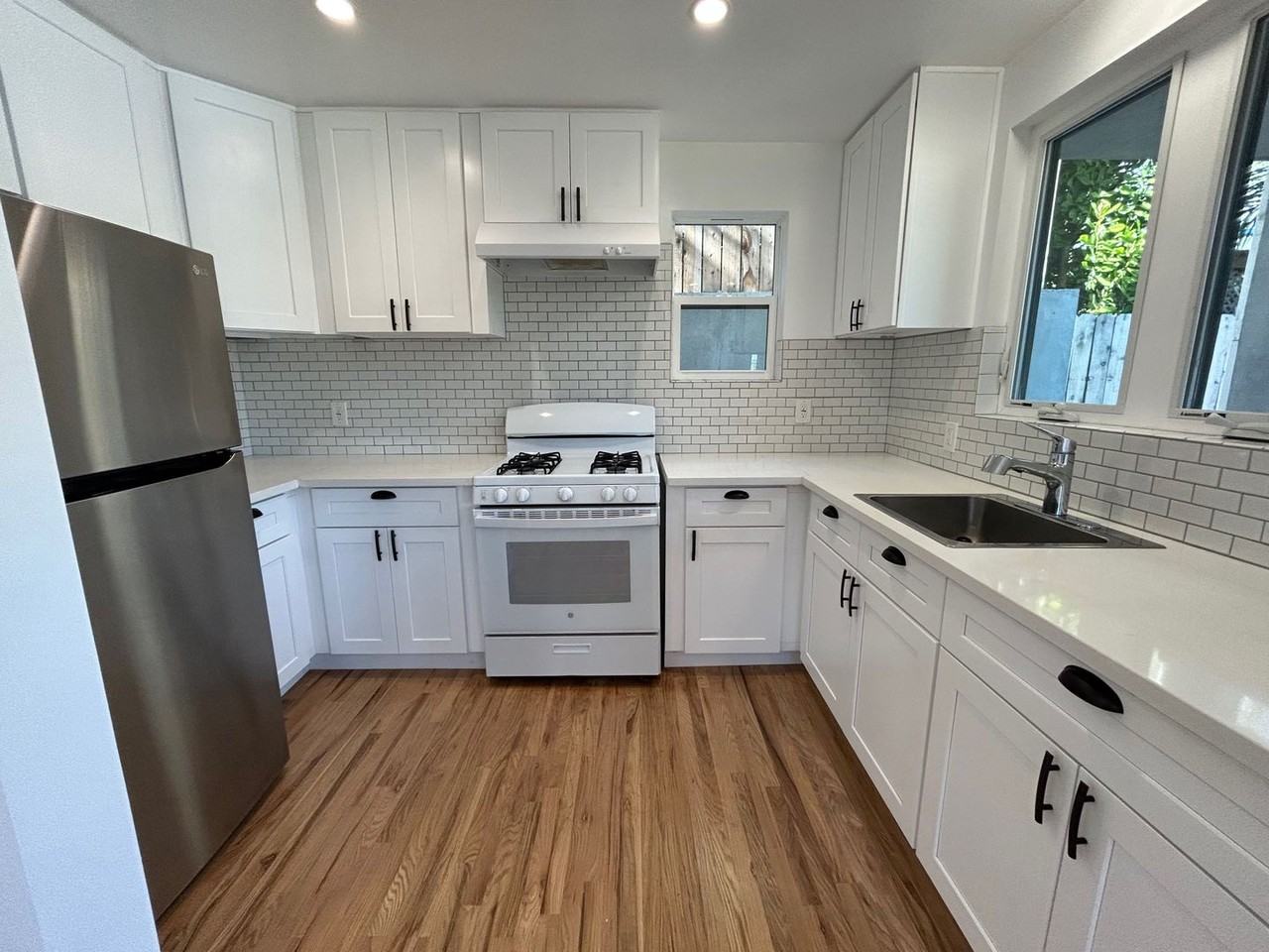 2227 Effie St - Photo 7 of 21