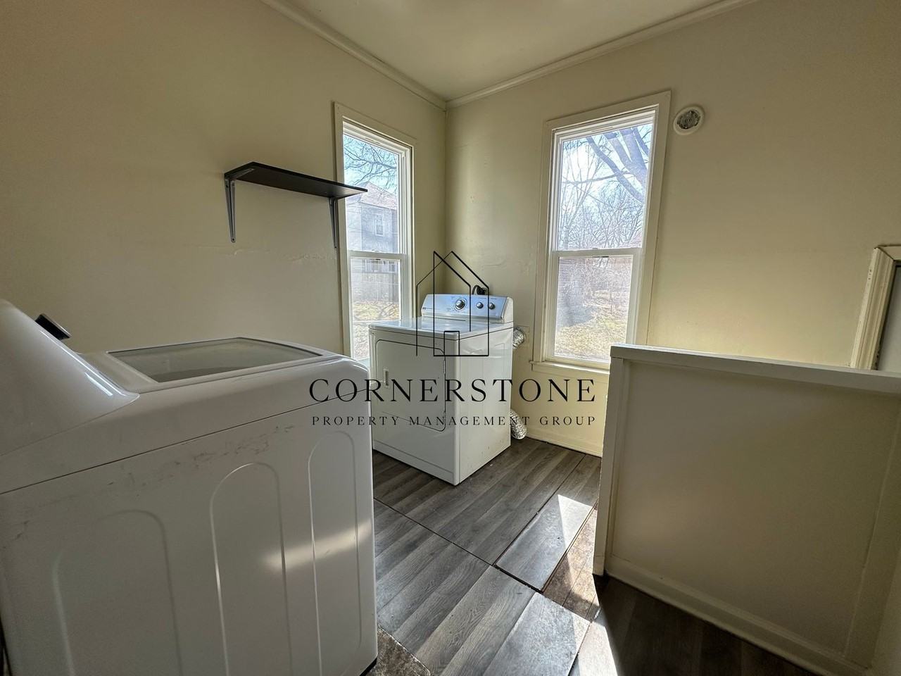 1425 4th Ave N - Photo 4 of 11