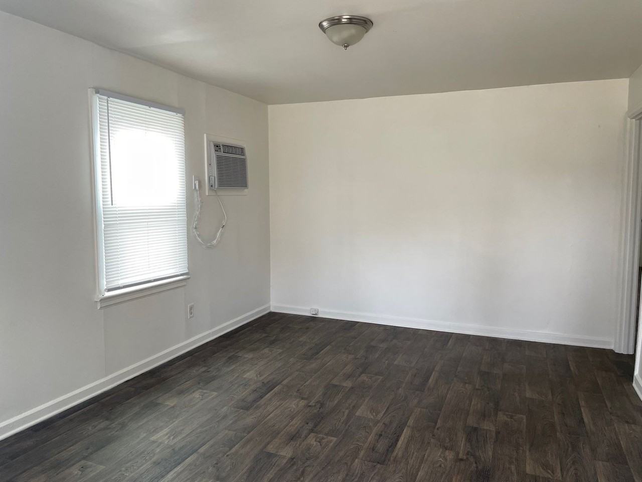 1510 Sloan St - Photo 3 of 12