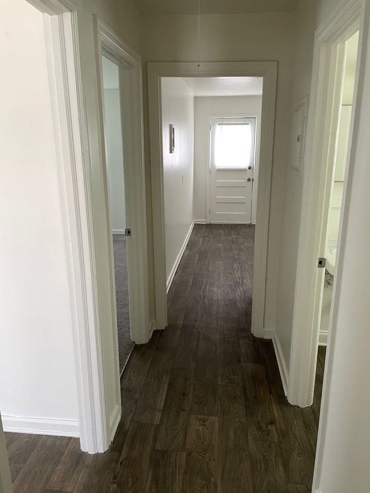 1510 Sloan St - Photo 4 of 12