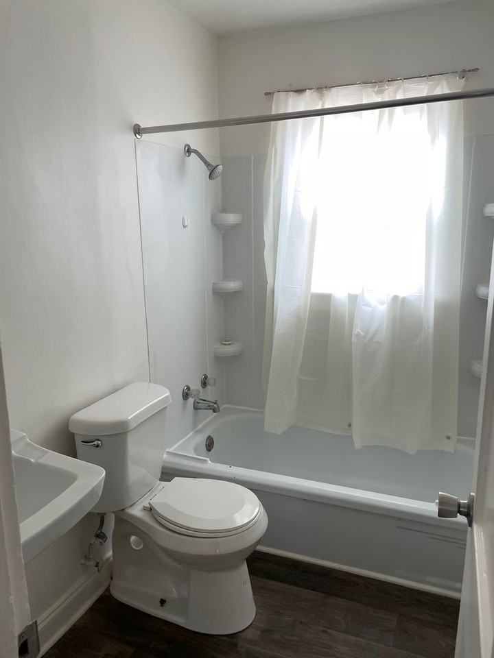 1510 Sloan St - Photo 5 of 12