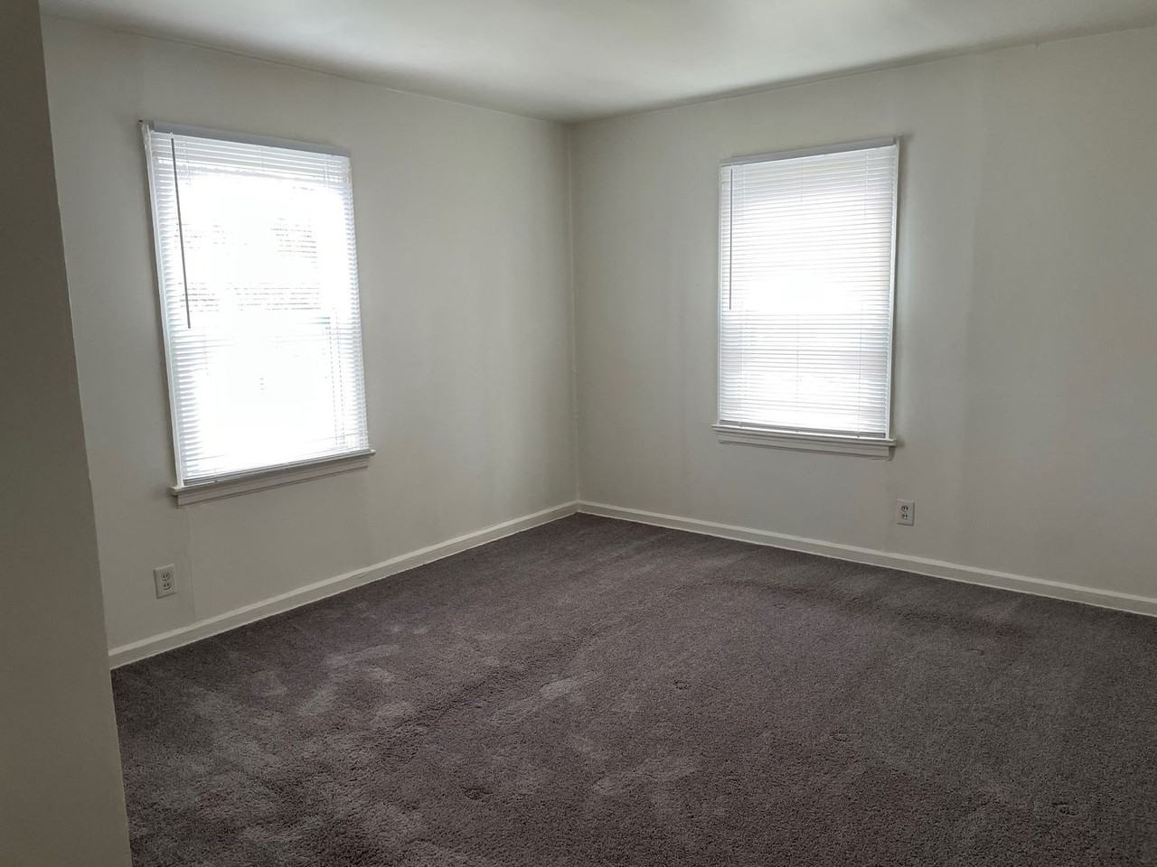 1510 Sloan St - Photo 7 of 12