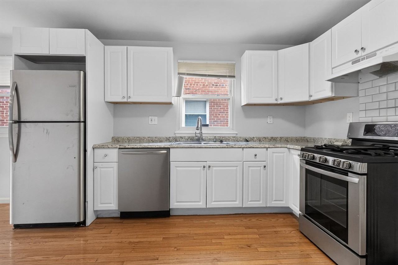 5551 Chillum Pl Ne - Photo 2 of 29