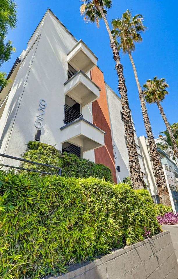 927 San Vicente Blvd - Photo 2 of 39
