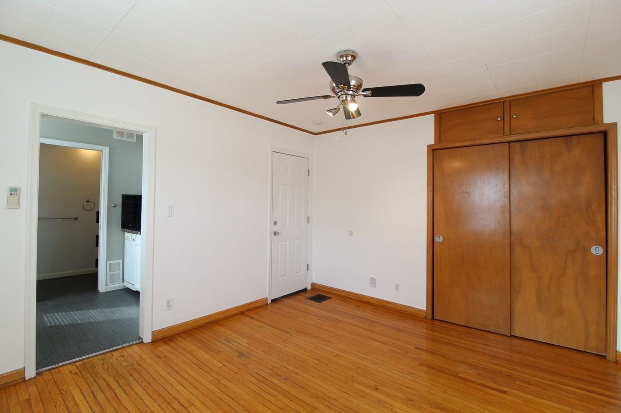 1312 W 39th St #2 - Photo 3 of 9