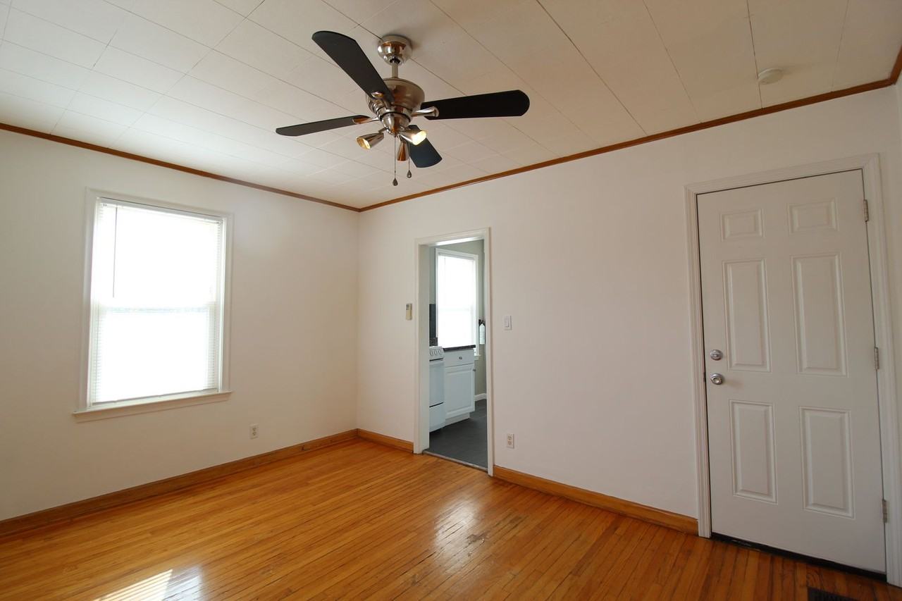 1312 W 39th St #2 - Photo 4 of 9