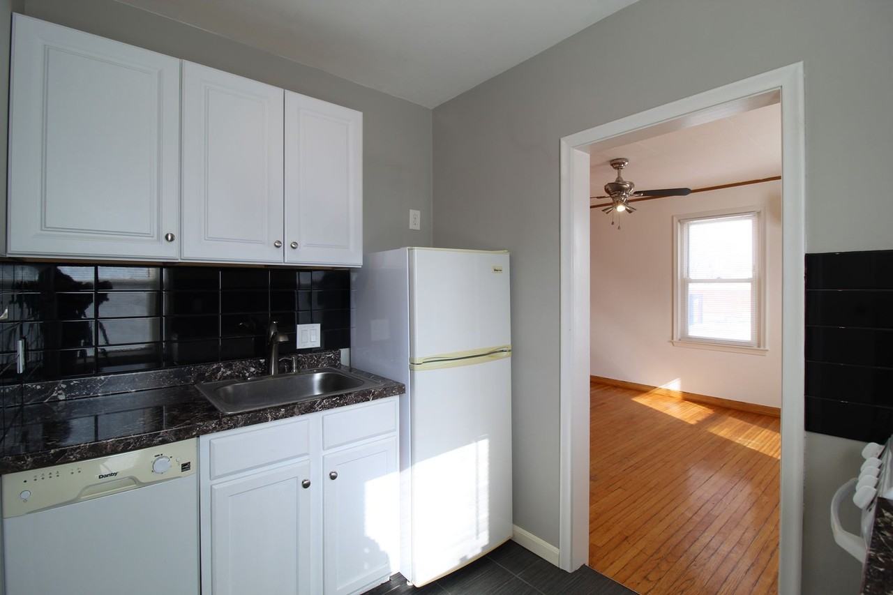 1312 W 39th St #2 - Photo 6 of 9