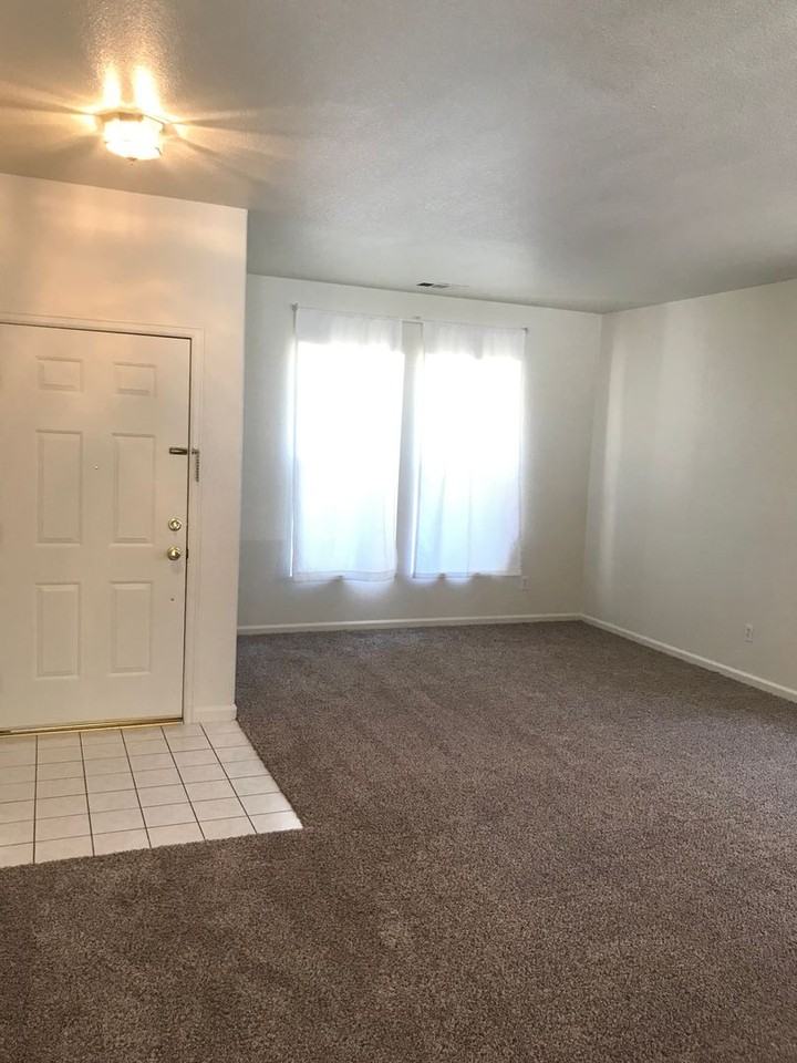 3008 Mallorca Ln - Photo 3 of 27