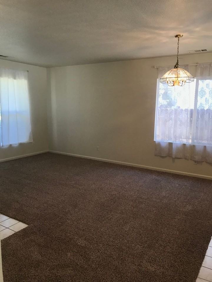 3008 Mallorca Ln - Photo 4 of 27