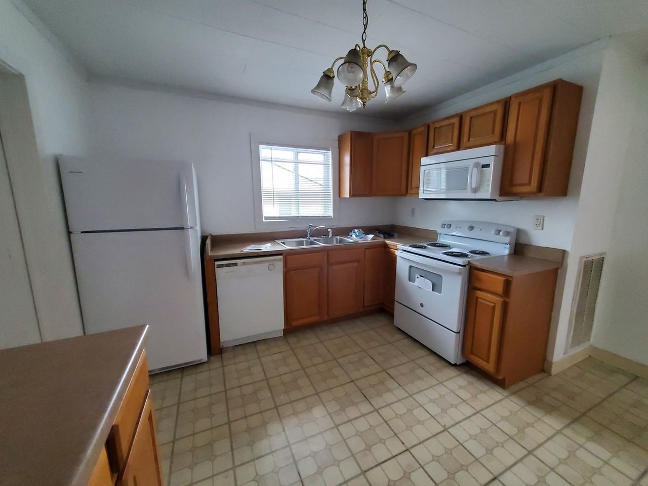 203 Meridith St - Photo 2 of 9
