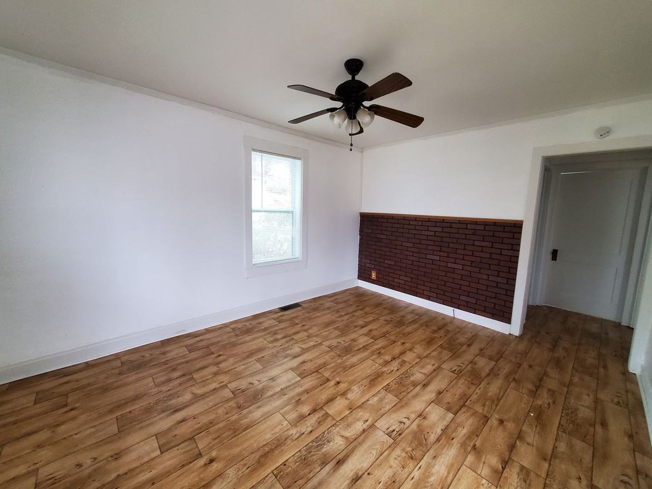 203 Meridith St - Photo 4 of 9