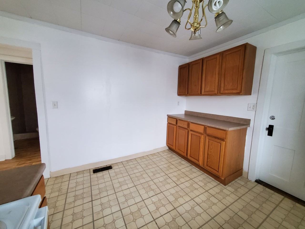 203 Meridith St - Photo 5 of 9