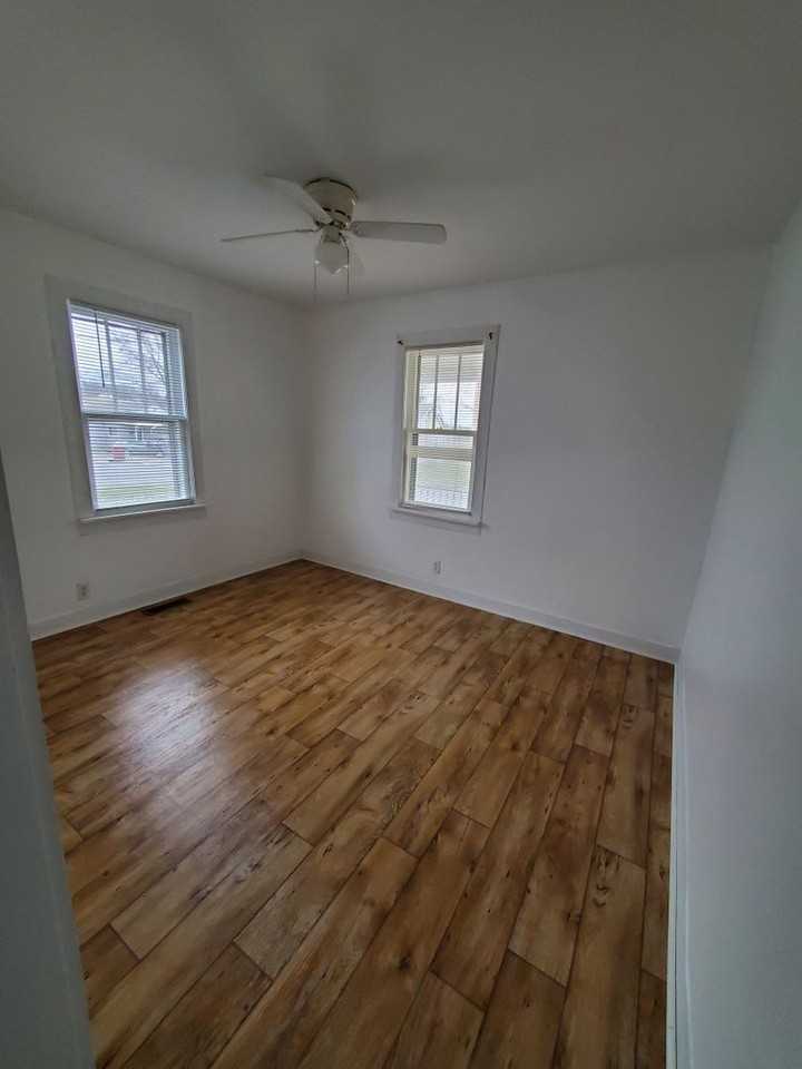 203 Meridith St - Photo 6 of 9