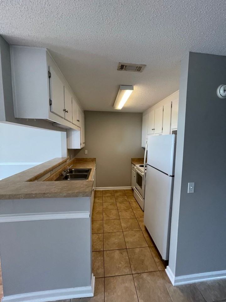 216 Claremont Ave - Photo 4 of 16
