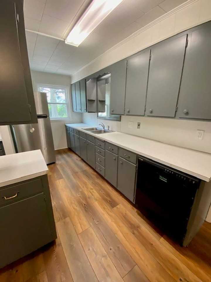 14728 Pennsylvania Ave - Photo 3 of 18