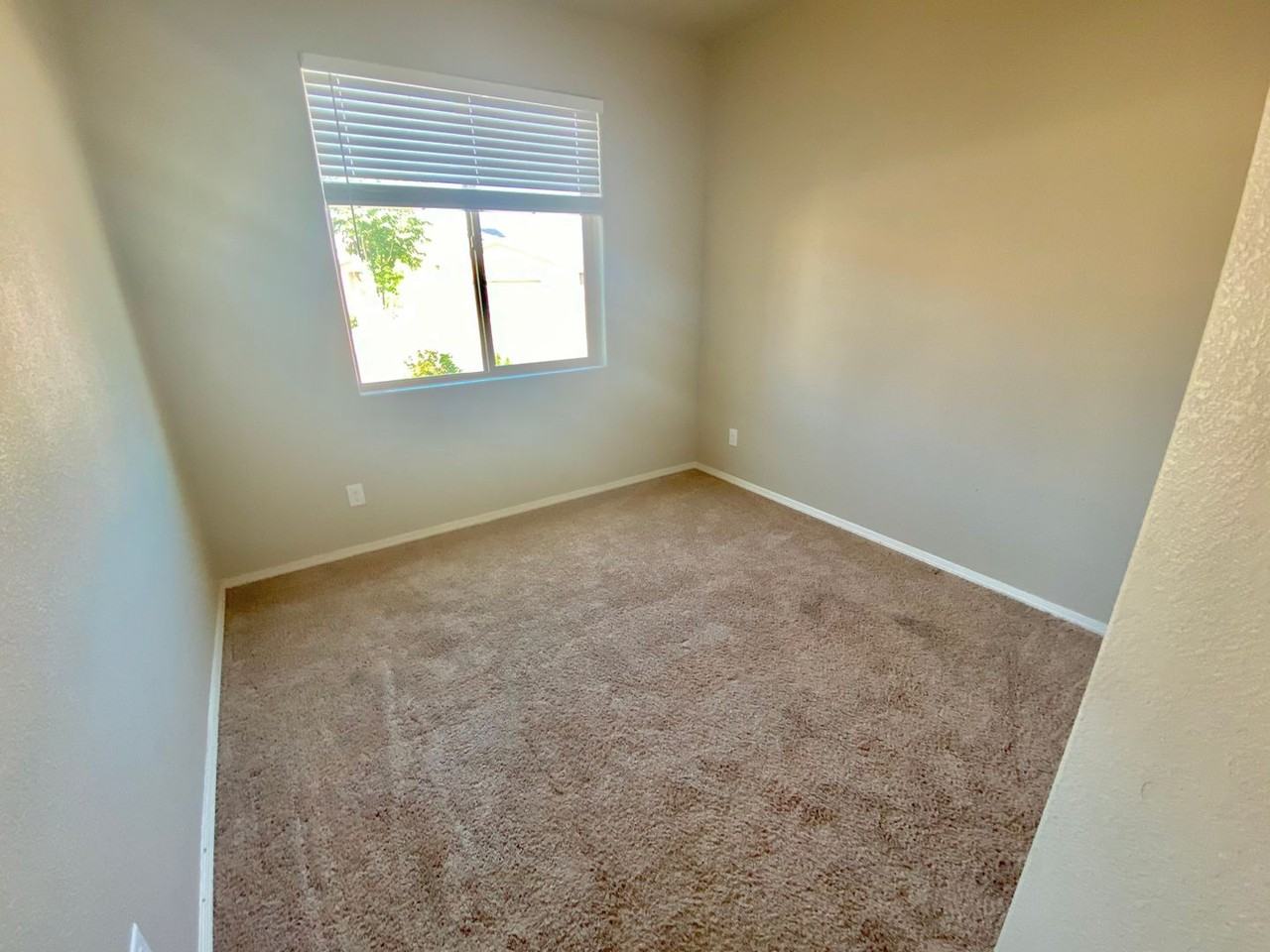 7000 Napoleon Rd Ne - Photo 3 of 11