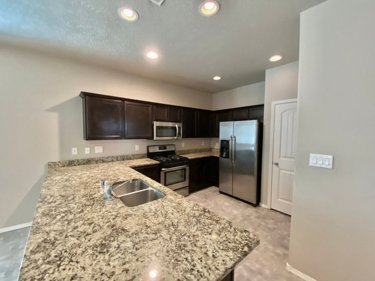 7000 Napoleon Rd Ne - Photo 4 of 11