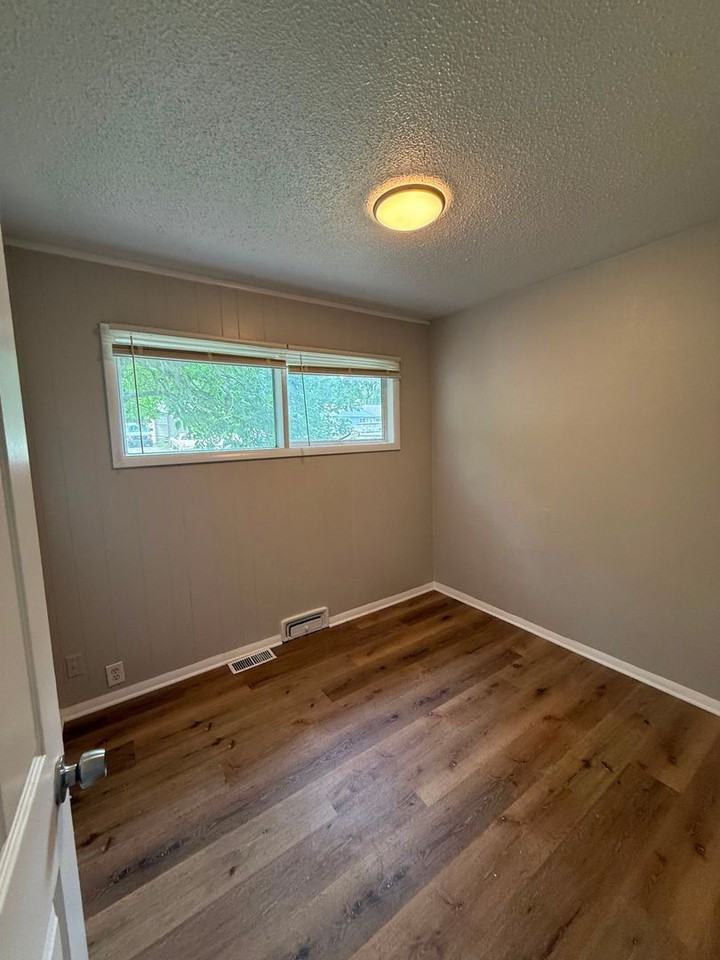 7503 E 112th Ter - Photo 5 of 10