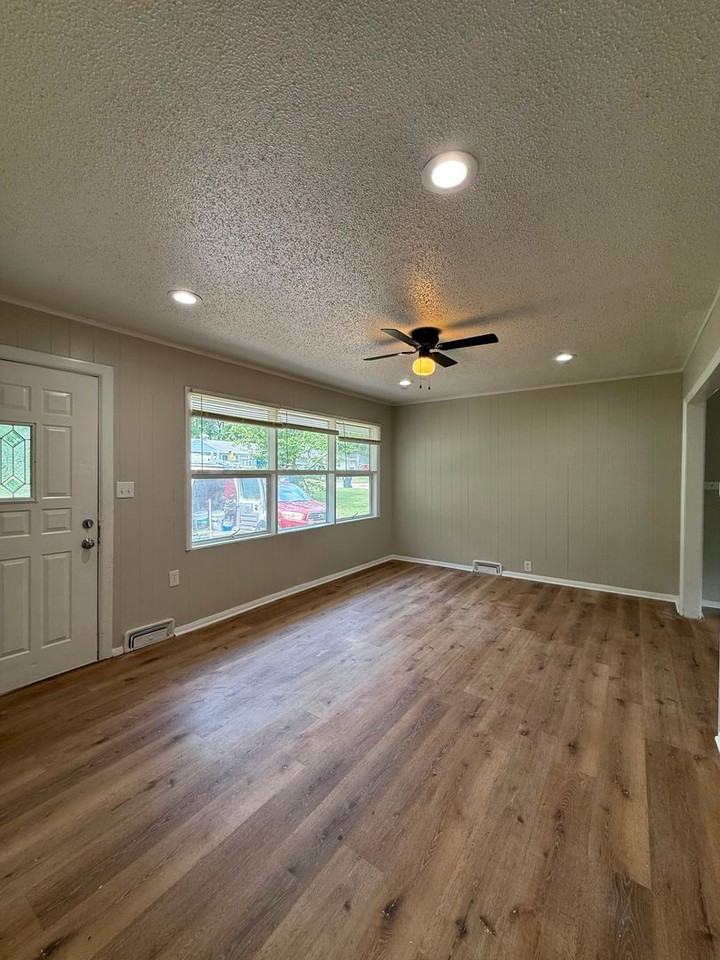 7503 E 112th Ter - Photo 7 of 10