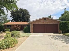 featured image of 3824 W Greenbrier Dr
