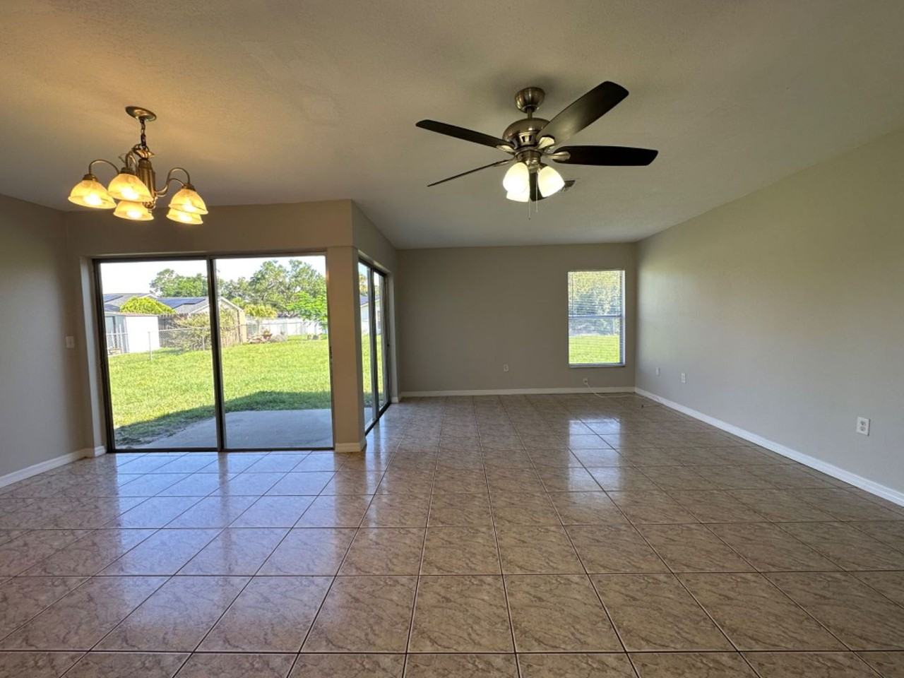 707 Wedge Ln - Photo 4 of 24