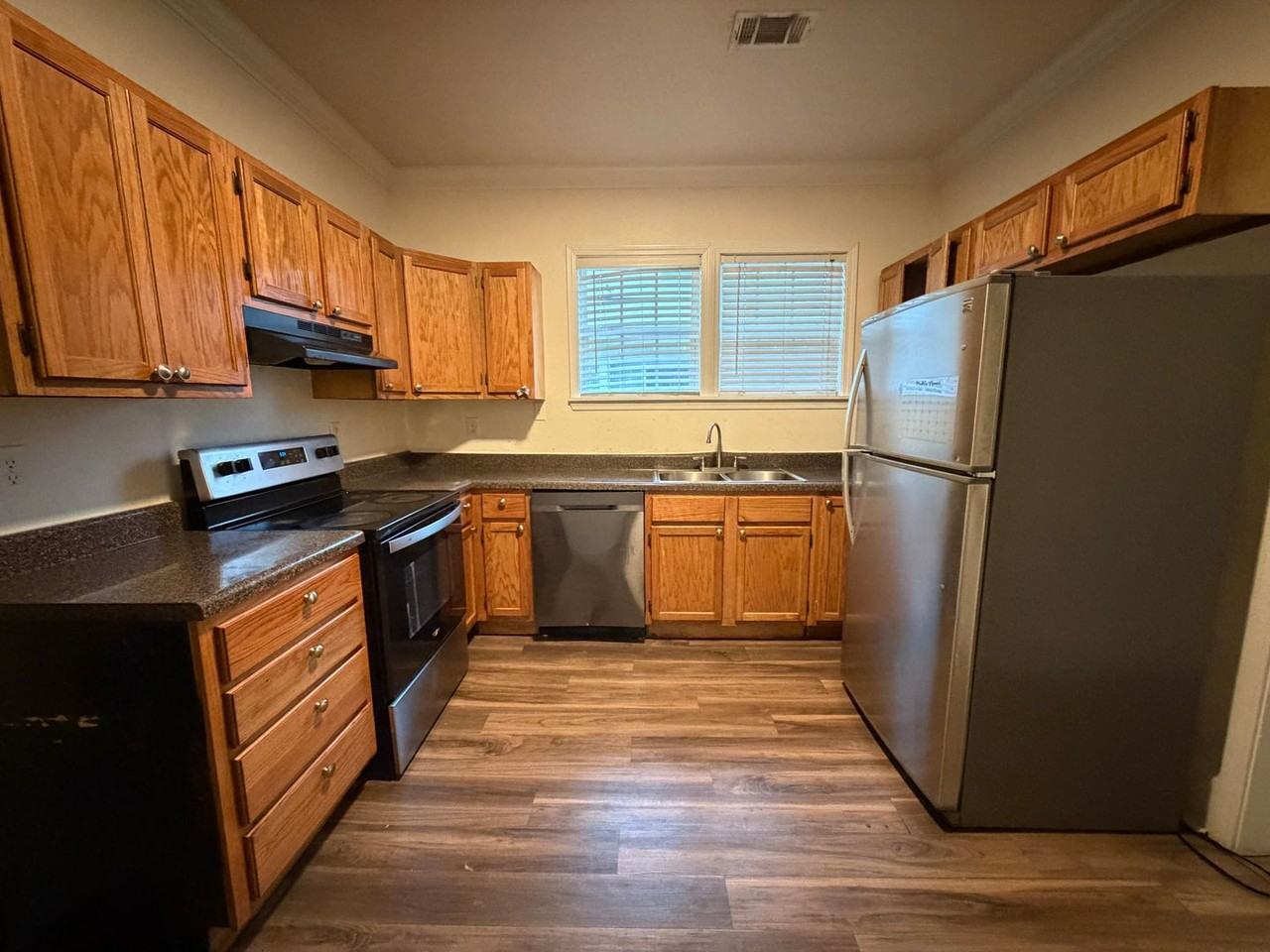 909 N Willett St - Photo 4 of 12