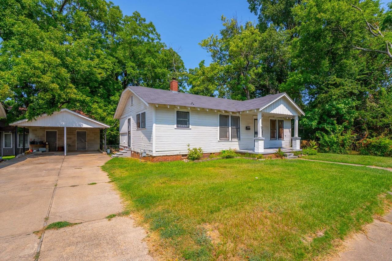 1018 Lewis St - Photo 2 of 27