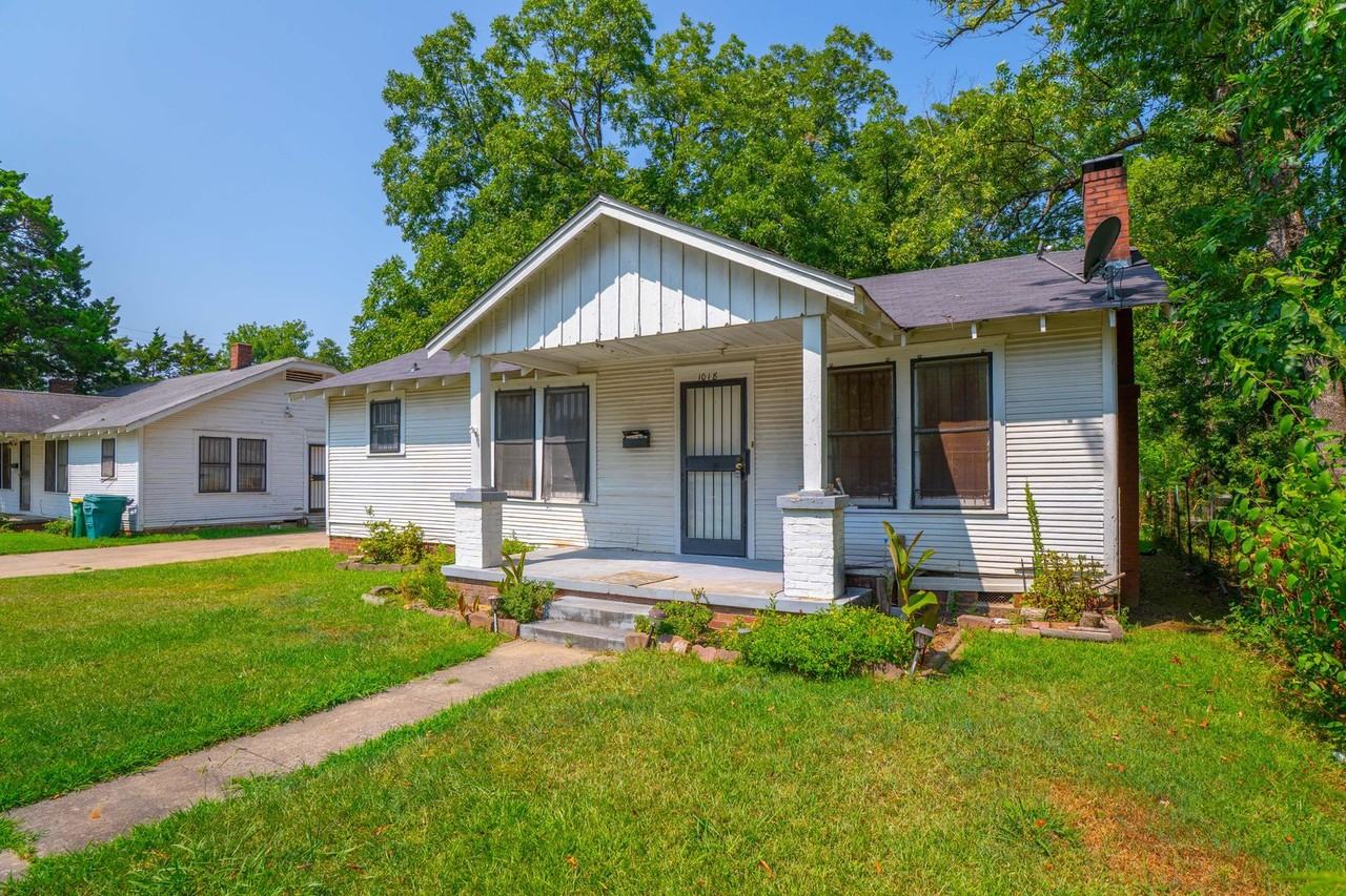 1018 Lewis St - Photo 4 of 27