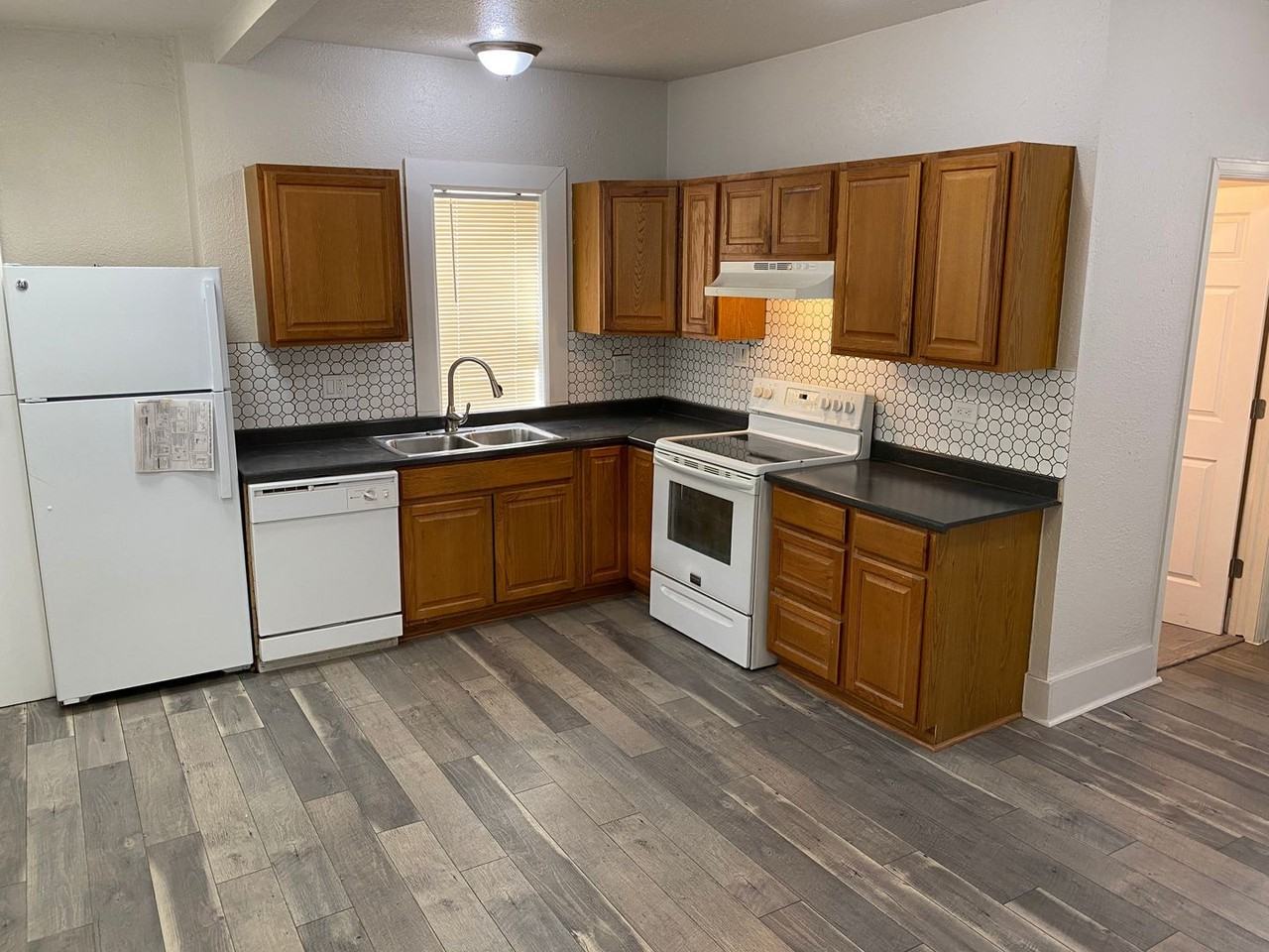 4725 Race St - Photo 3 of 12