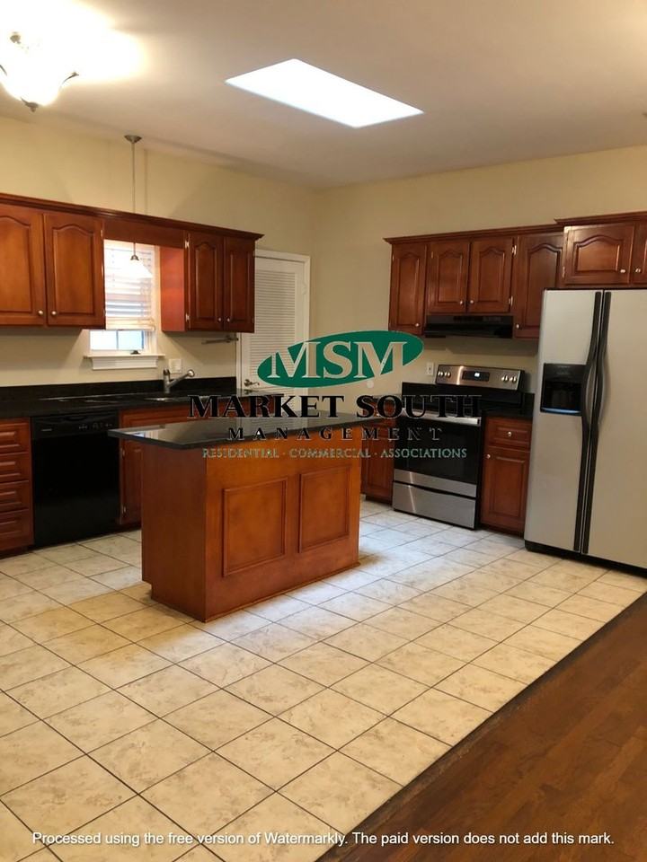 114 Live Oak St - Photo 4 of 13