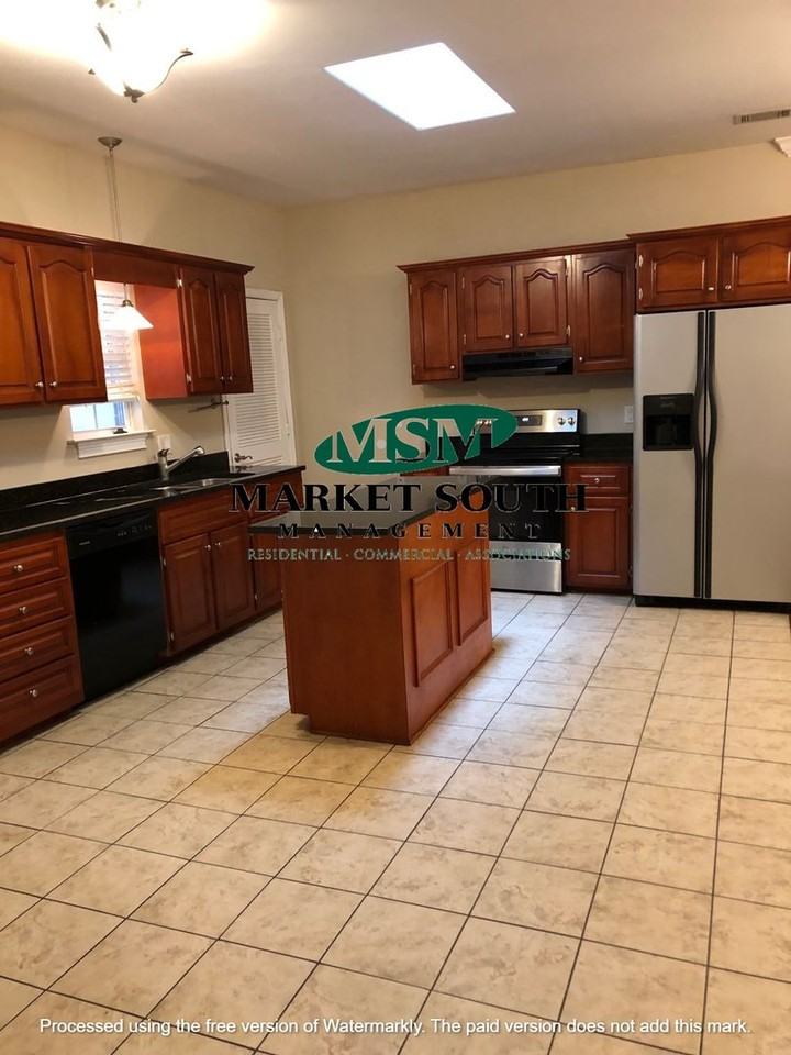 114 Live Oak St - Photo 5 of 13