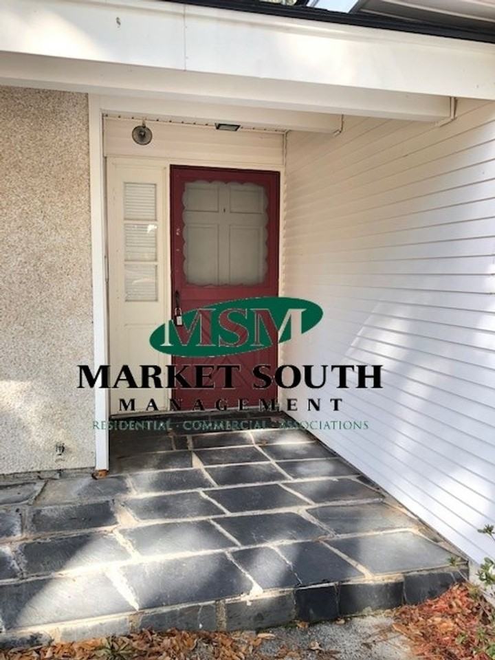 306 Sandy Springs Rd - Photo 3 of 19