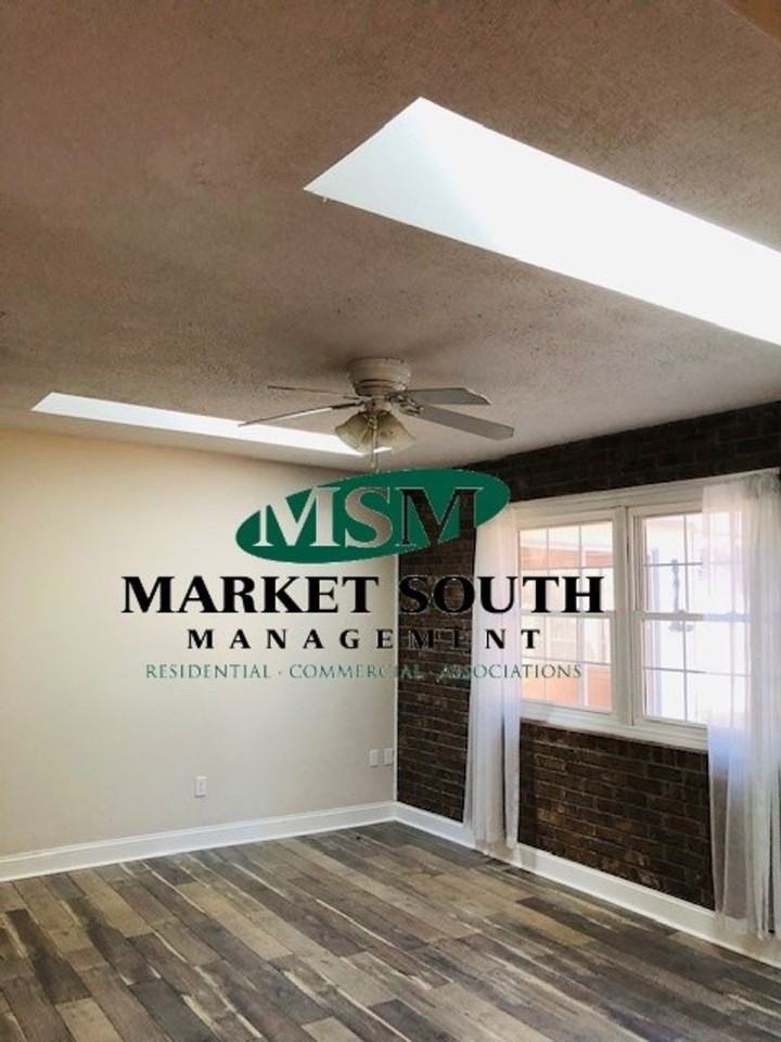 306 Sandy Springs Rd - Photo 5 of 19