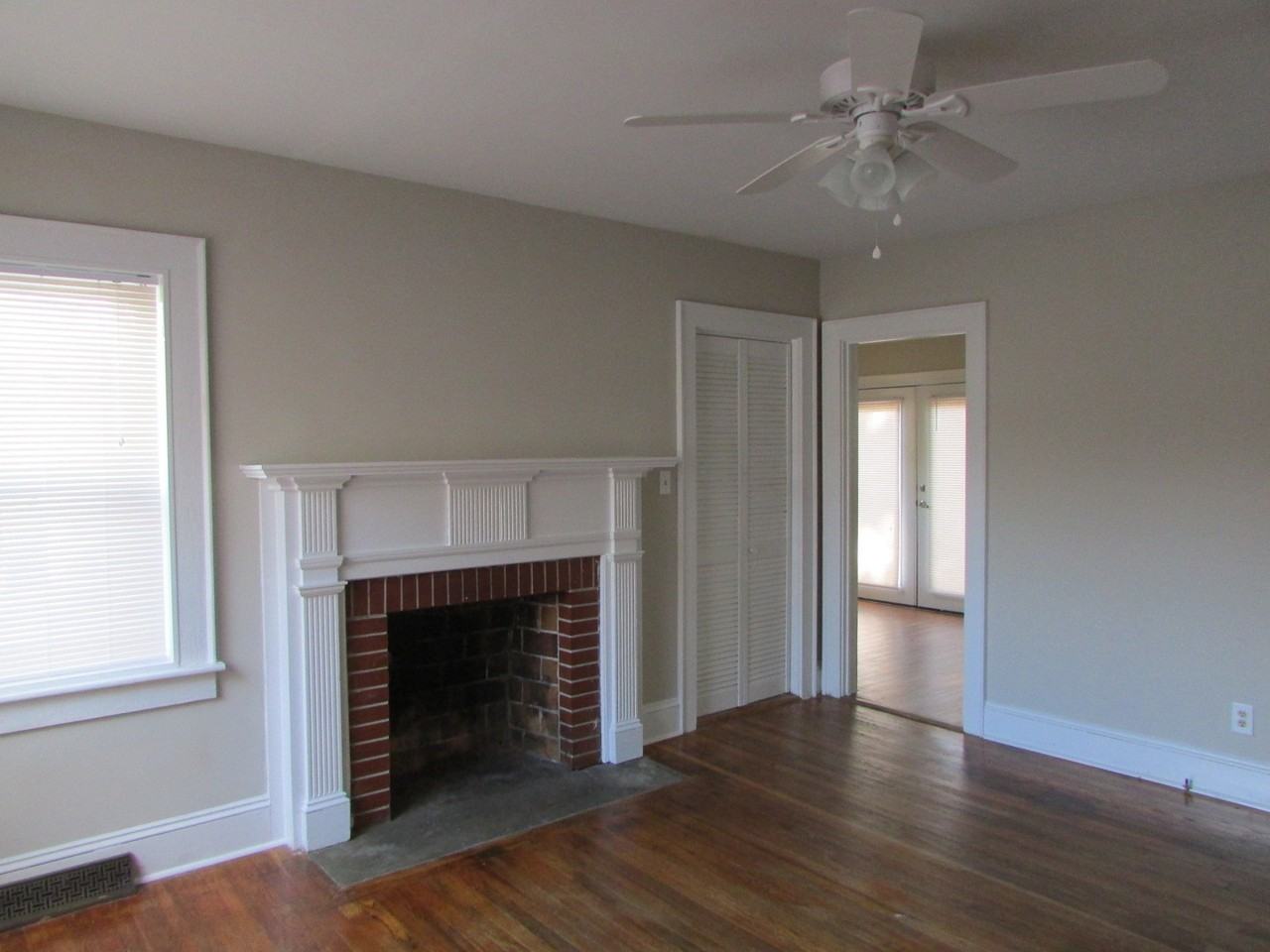 310 E Parkwood St - Photo 2 of 10