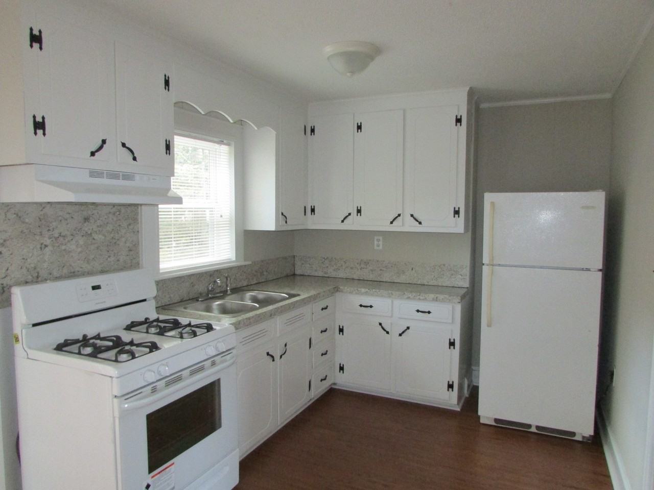 310 E Parkwood St - Photo 3 of 10