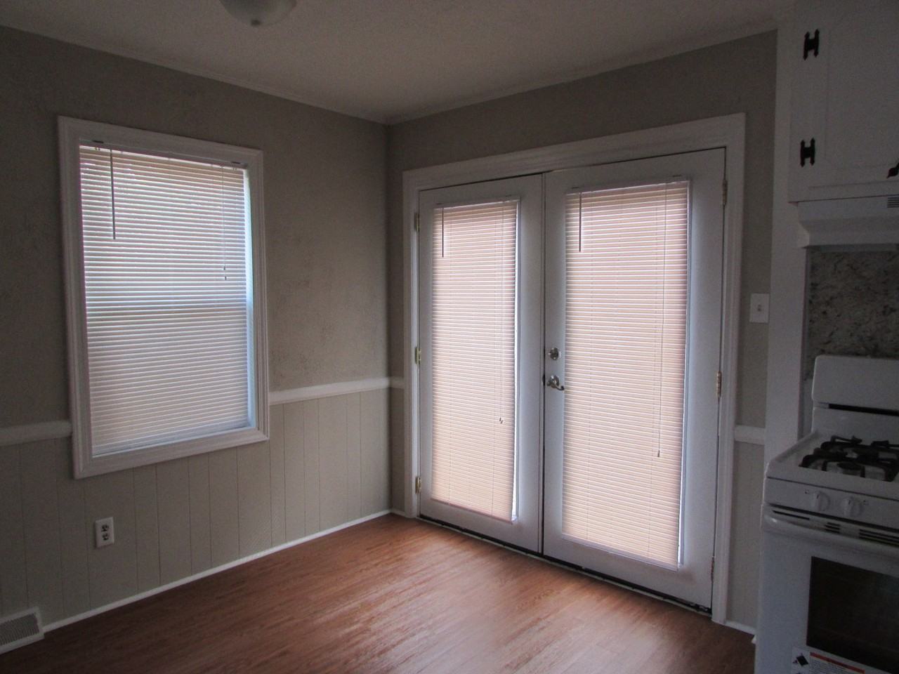 310 E Parkwood St - Photo 4 of 10
